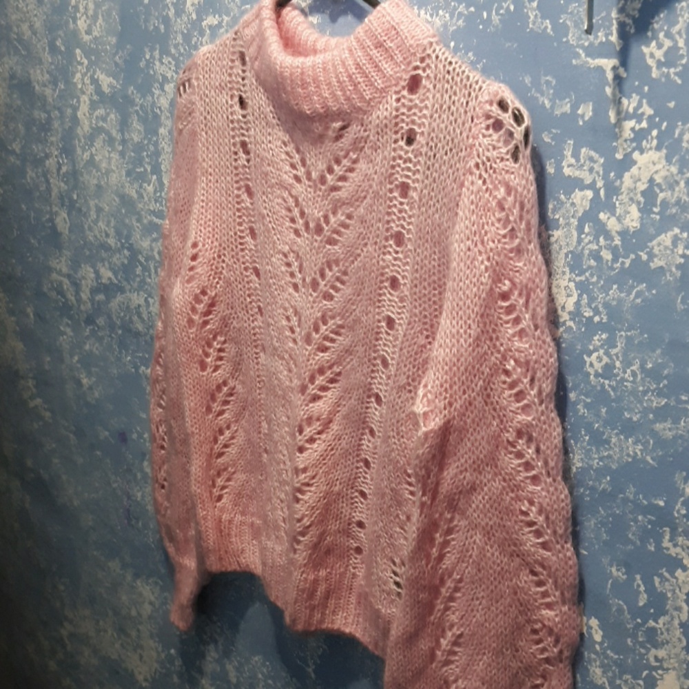 H&M pink sweater